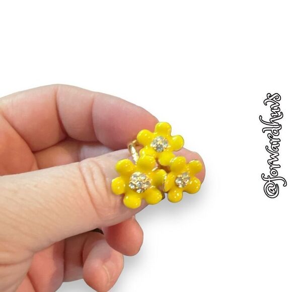 Bundle Sale 3 for $15 | Enamel Flower Ring | Rhinestones | Size 7 - Picture 6 of 11